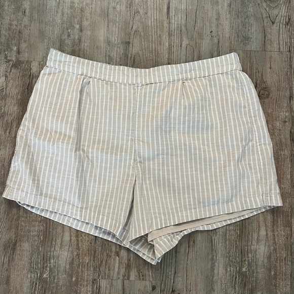 Abercrombie & Fitch Pants - Abercrombie Striped Pull-On Shorts, size XL, like new!